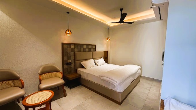 Deluxe Room 7