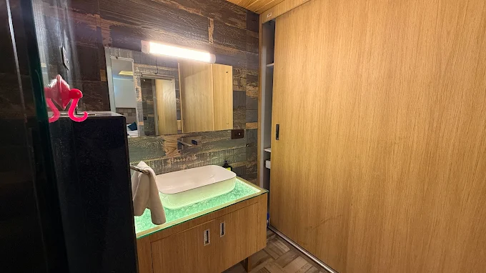 Deluxe Washroom