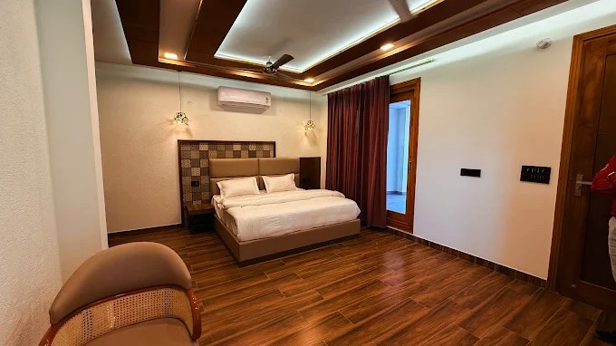 Triple Bed Family Room